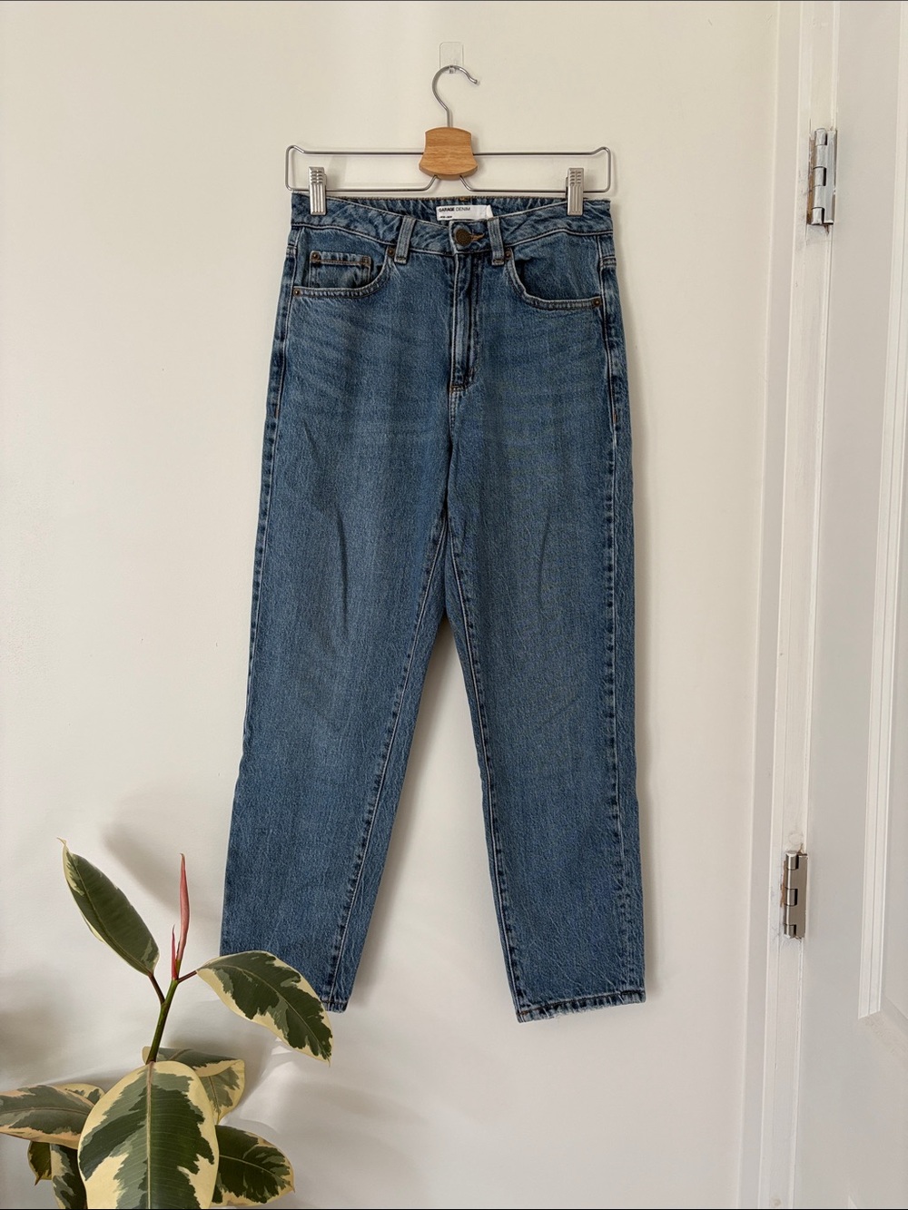 Garage Classic Straight-Leg Jeans in Blue